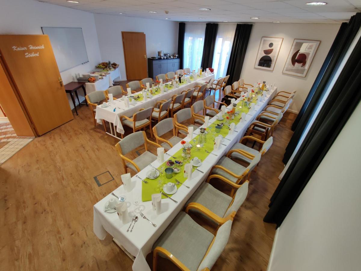 באד אבאך Hotel-Cafe Rathaus מראה חיצוני תמונה
