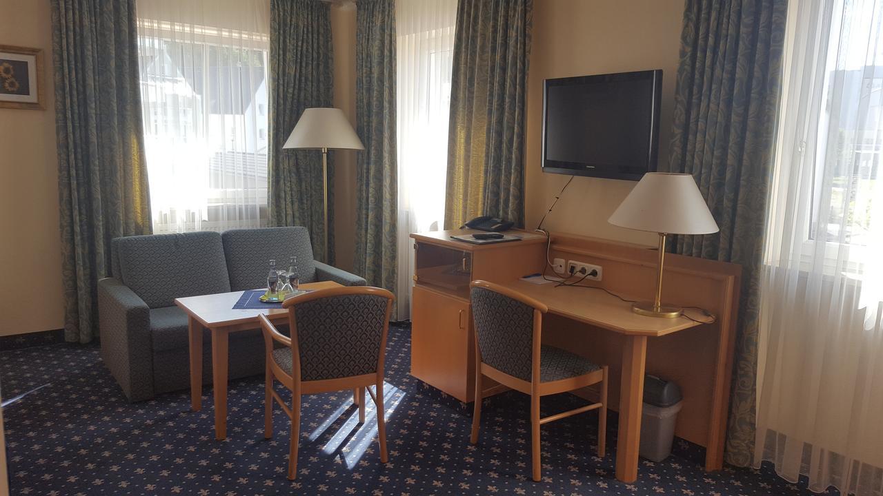 באד אבאך Hotel-Cafe Rathaus מראה חיצוני תמונה